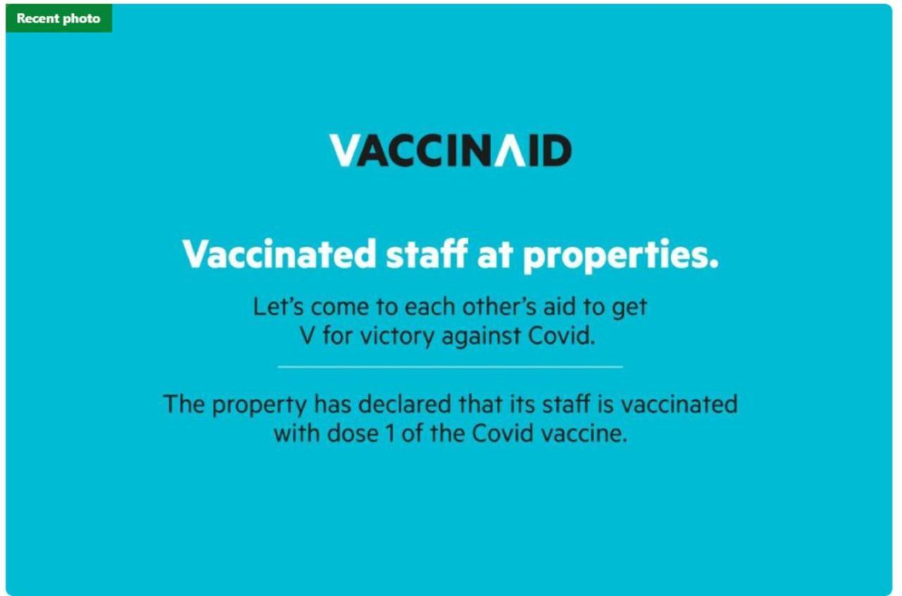 Vaccinated Staff - Oyo 1771 Zeke Hotel Batam Luaran gambar