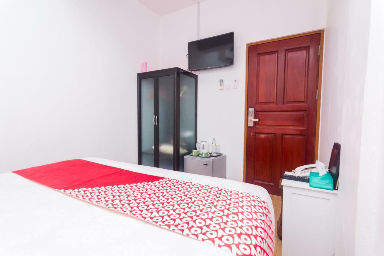 Vaccinated Staff - Oyo 1771 Zeke Hotel Batam Luaran gambar