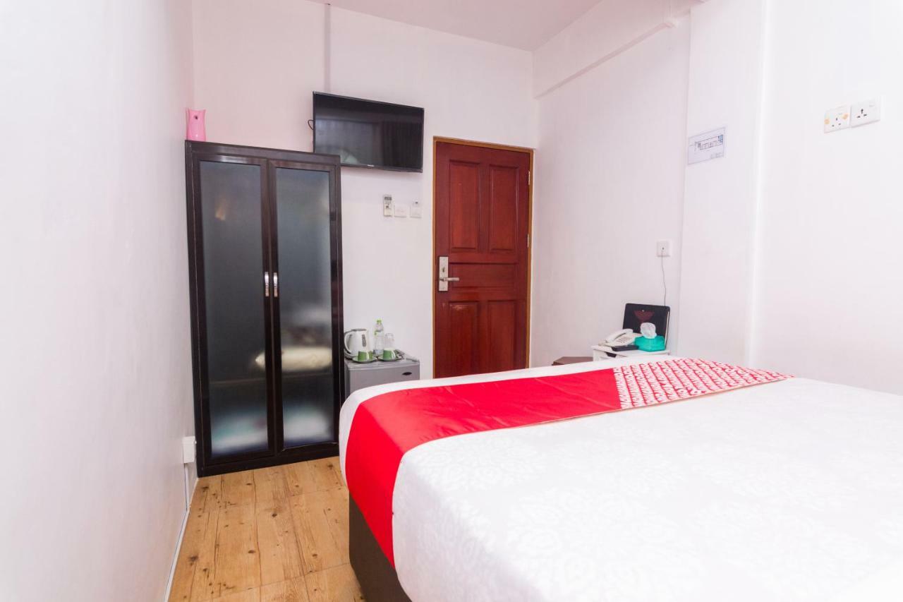 Vaccinated Staff - Oyo 1771 Zeke Hotel Batam Luaran gambar