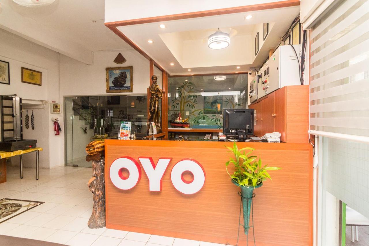 Vaccinated Staff - Oyo 1771 Zeke Hotel Batam Luaran gambar